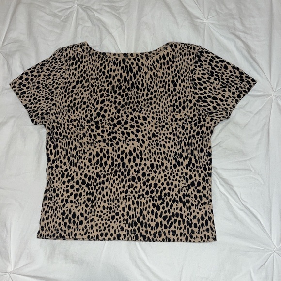Brandy Melville Shirt Cheetah / Leopard print - Picture 3 of 4